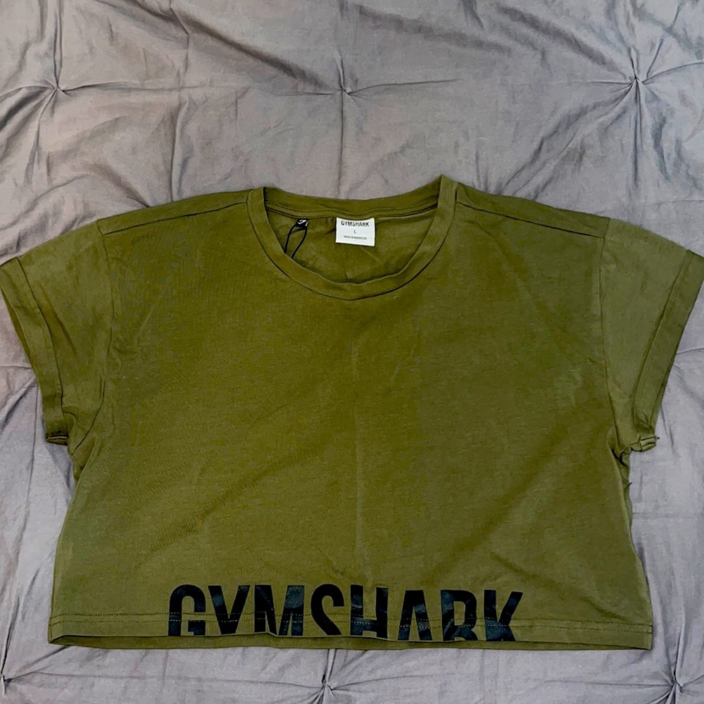 GYMSHARK CROPPED TRAIN SHIRT SIZE LARGE